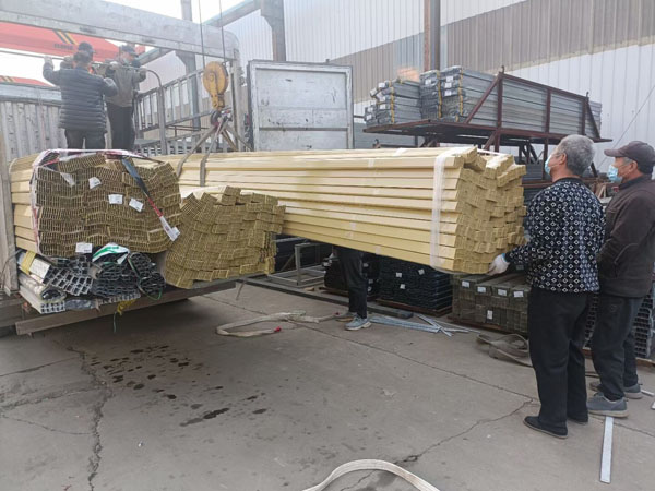 黃色鋁材走一車(chē)